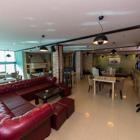 Hotel Denver Тирана Екстериор снимка