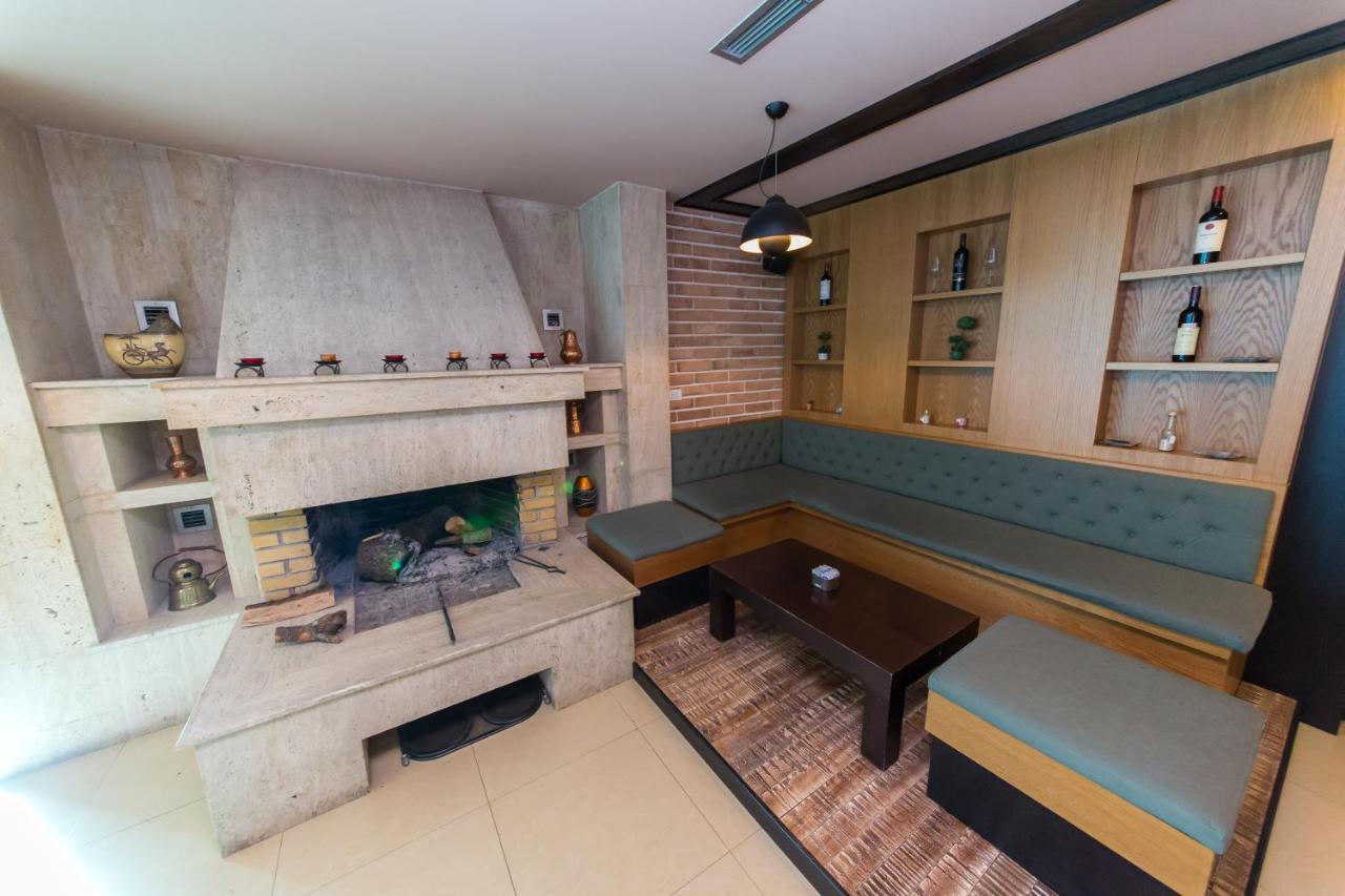 Hotel Denver Тирана Екстериор снимка