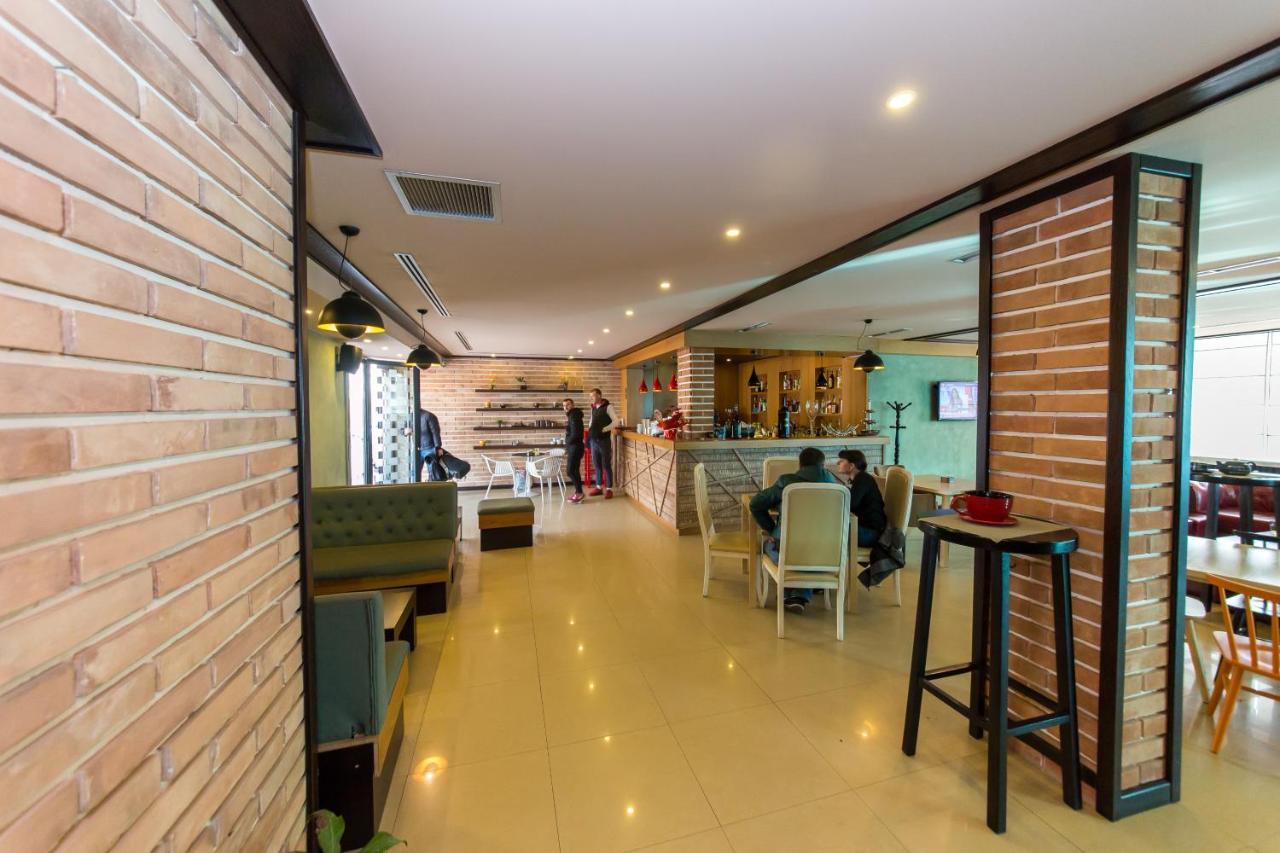 Hotel Denver Тирана Екстериор снимка