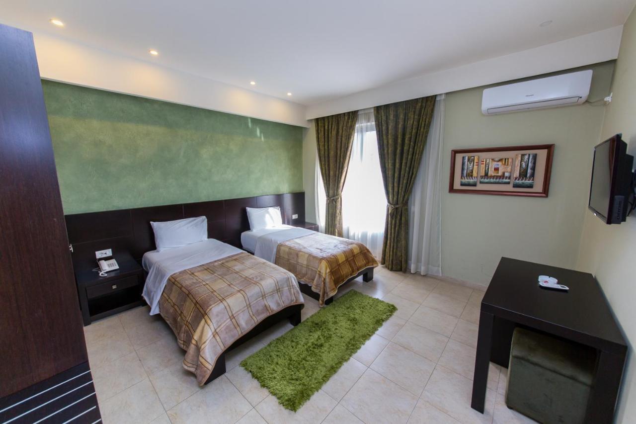 Hotel Denver Тирана Екстериор снимка