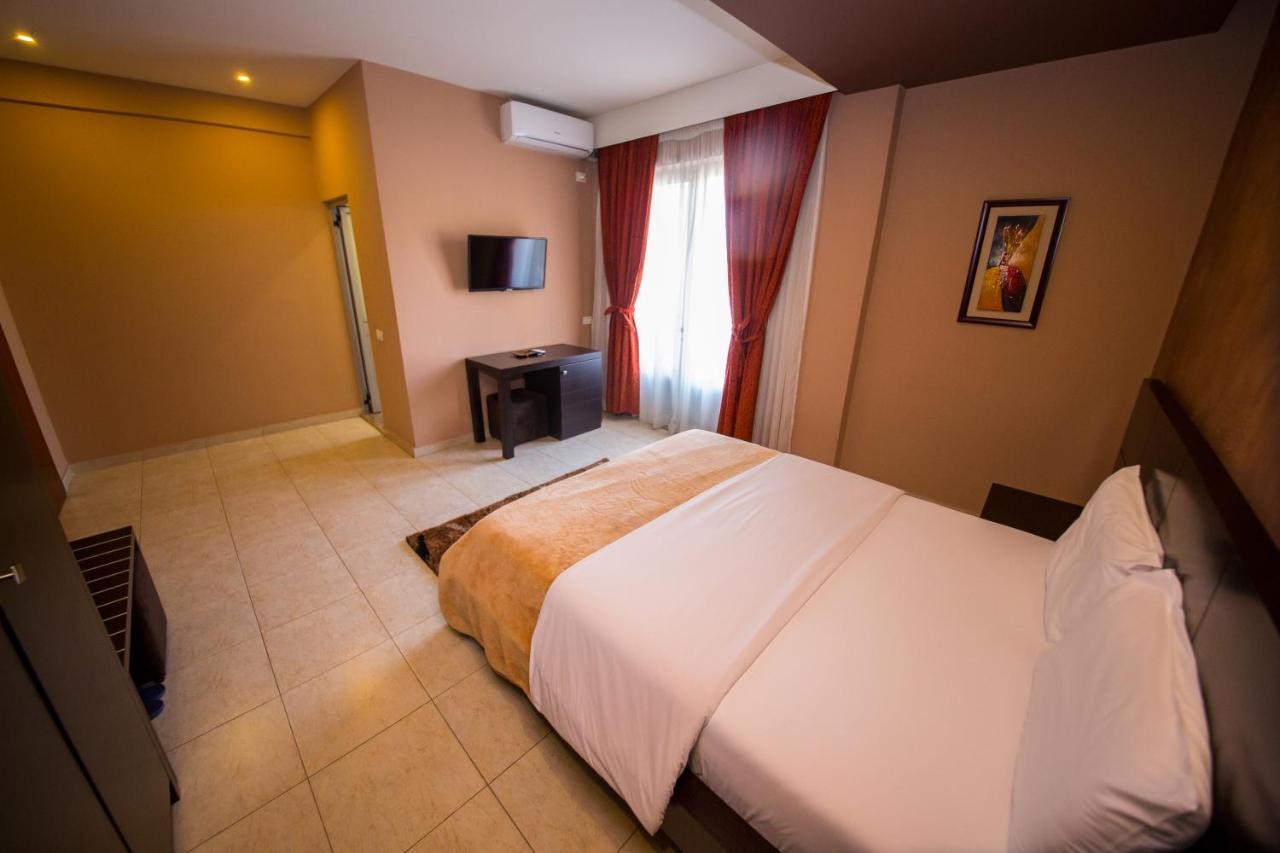 Hotel Denver Тирана Стая снимка