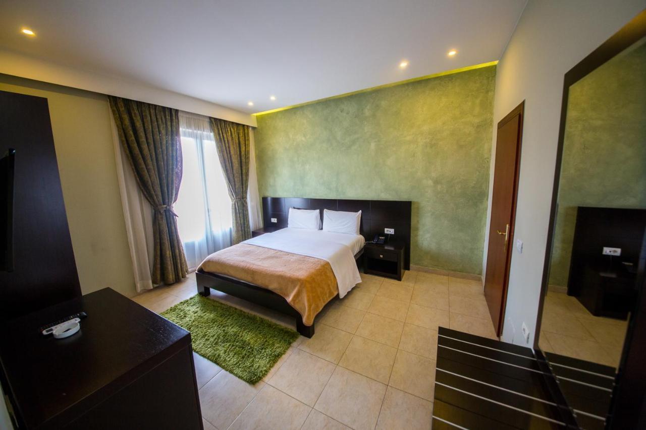 Hotel Denver Тирана Екстериор снимка