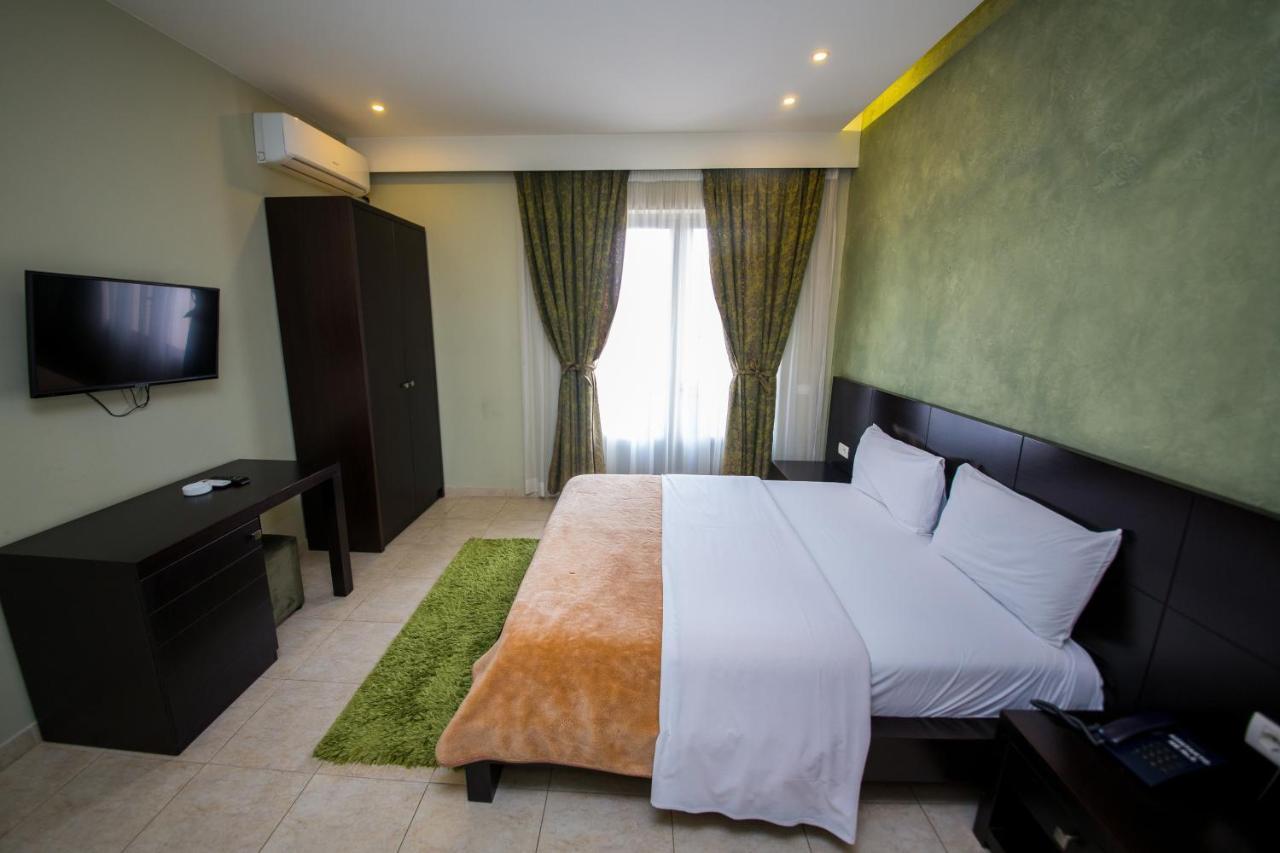 Hotel Denver Тирана Екстериор снимка