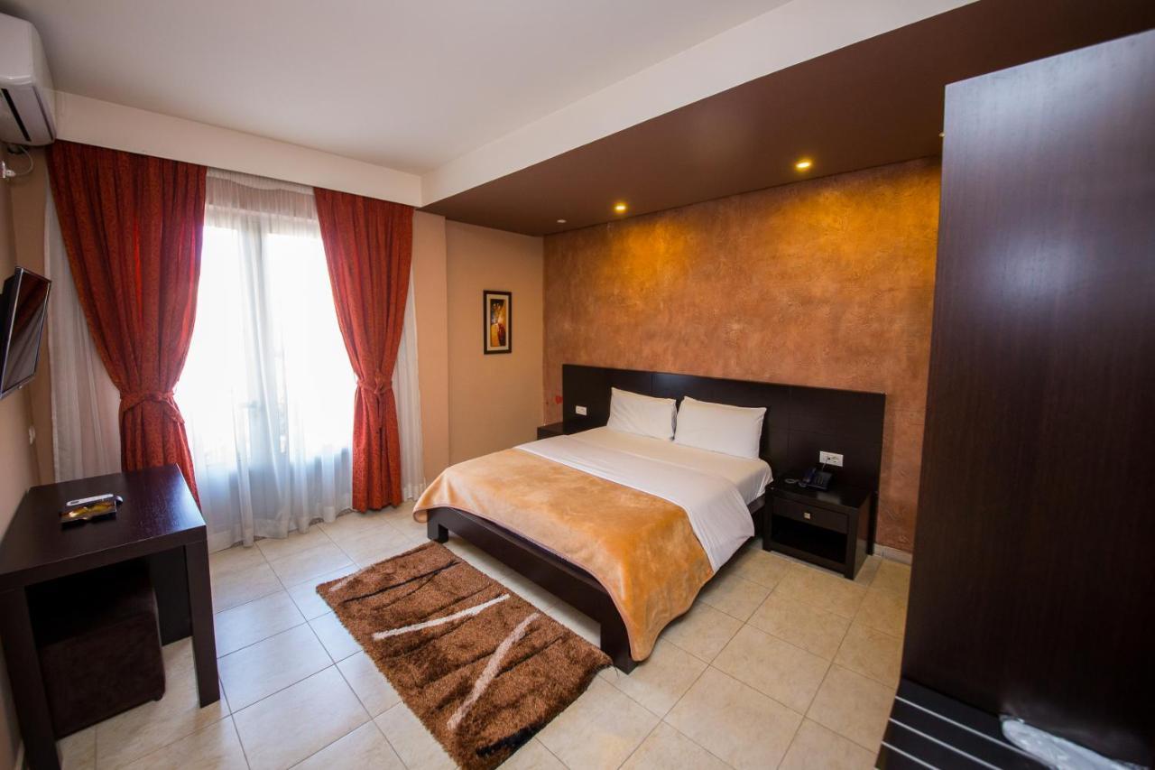 Hotel Denver Тирана Екстериор снимка
