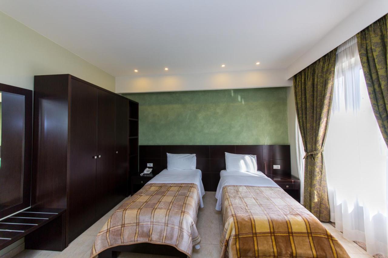 Hotel Denver Тирана Екстериор снимка